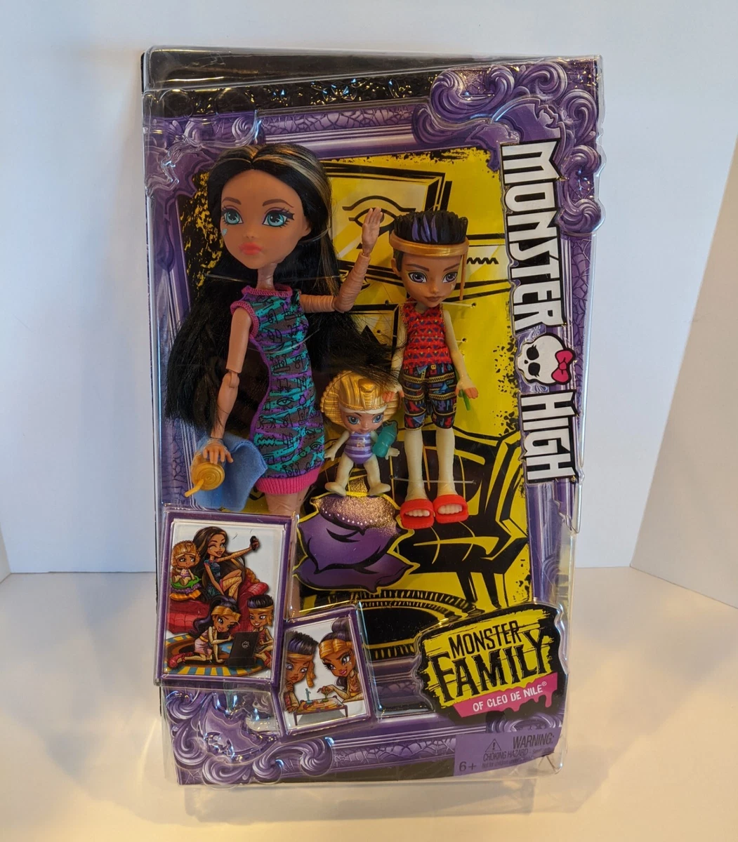 Monster High Monster Family Of Cleo De Nile w/ Sandy De Nile & Lux