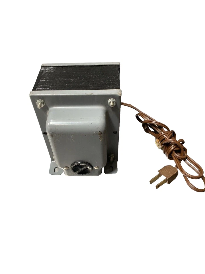 TRIAD N-7MG Stepdown Autoformer Transformer Input 230 VAC - Output 115 VAC 600VA - Image 3 of 4