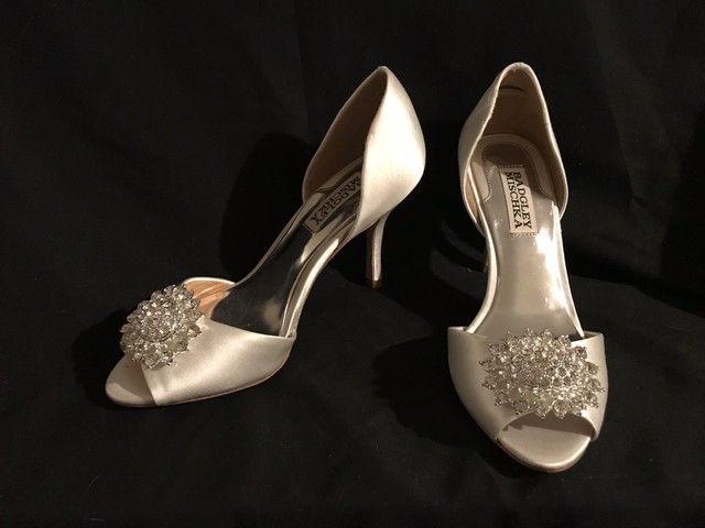 kyrie shoes black gold