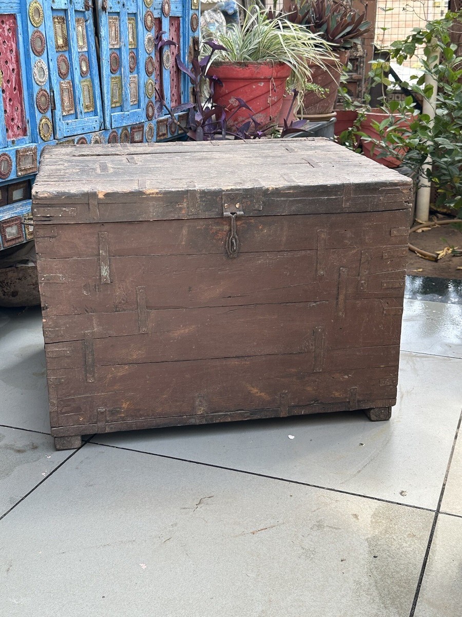 インドのアンティーク箱 Antique Old Wooden Hand Crafted Indian Big Trunk Box 25 X 21