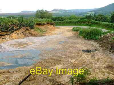 Foto 6x4 neu gegrabene Grube für Straßenreparaturen, Snilesworth Fangdale Beck The l c2005