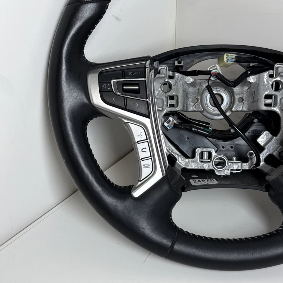 Mitsubishi Outlander 2020 volante de cuero negro térmico OEM Foto 2 de 4