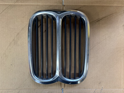 Genuine Pre Owned E10 BMW 2002 2002ti 2002tii Center Grill Grille OEM 1826675