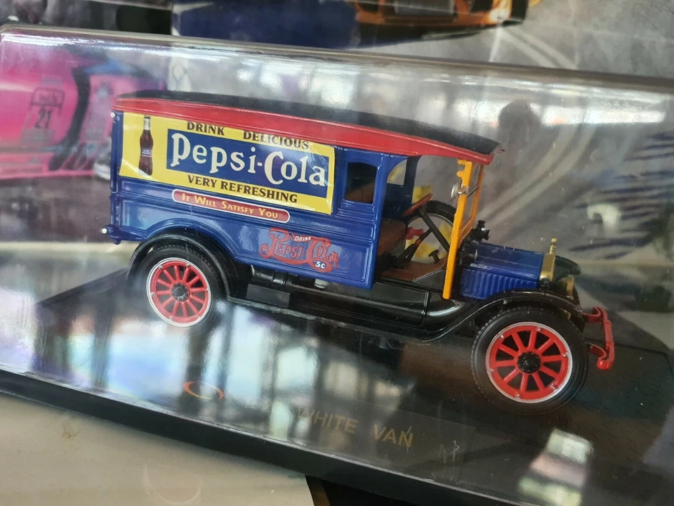1:32 White Van 1920 Pepsi Cola Delivery Van Hermoso Campion By Signature models - Image 2 of 4