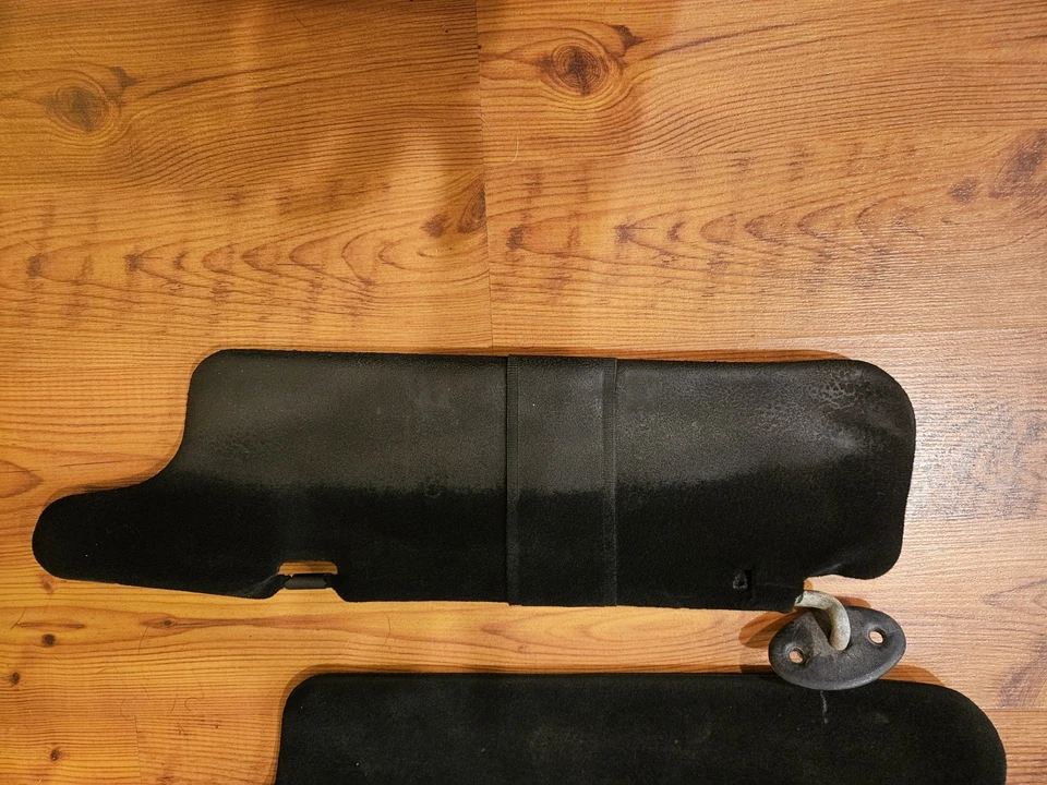 Par de quebra sol preto Toyota MR2 1985-1989 - Imagem 3 de 4