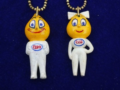 SÜßes süßes TOP! SCHLÜSSELANHÄNGER Key ring - ESSO PIN-UP FRAU & M ÖLTROPFEN