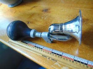 Vintage Bicycle horn- silver tone w/ black rubber