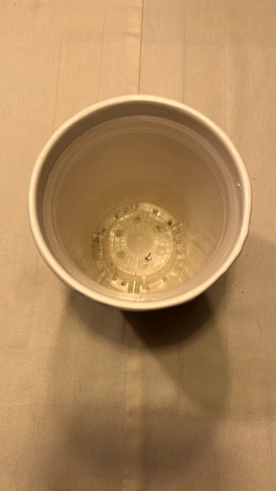Vaso de cerâmica branco texturizado padrão onda - Imagem 3 de 4