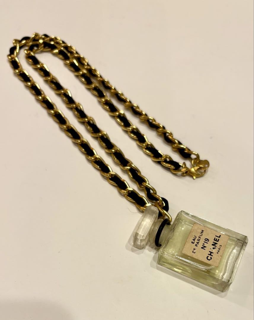 CHANEL Vintage No.19 Perfume Bottle Necklace Matelassé Chain