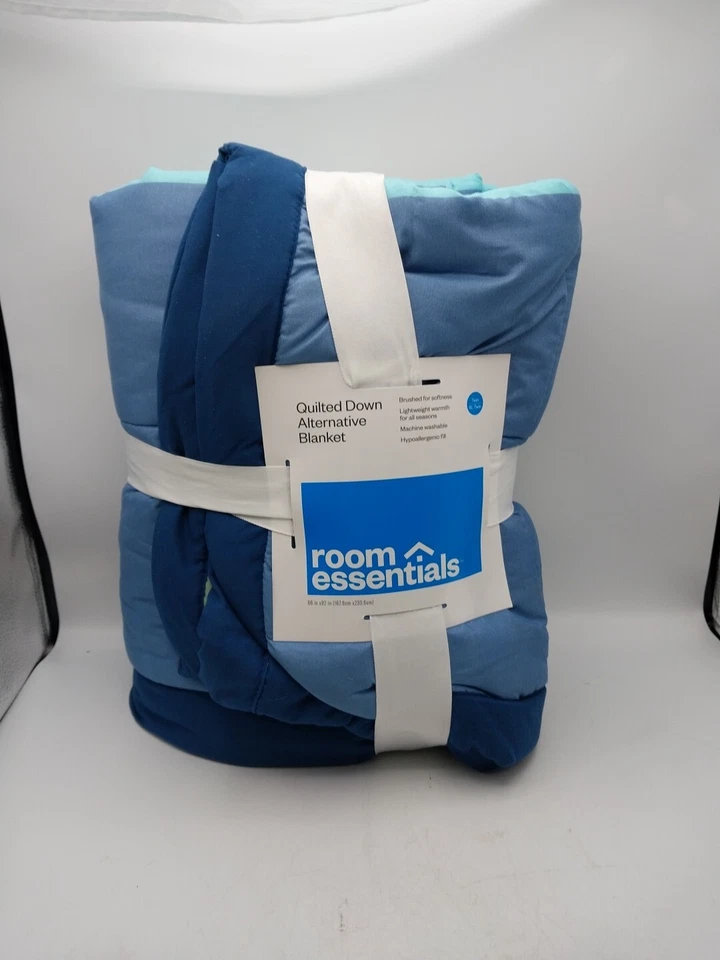 Room Essentials Quilted Down Alternative Blanket Twin/ Twin XL Blue - Image 3 of 4