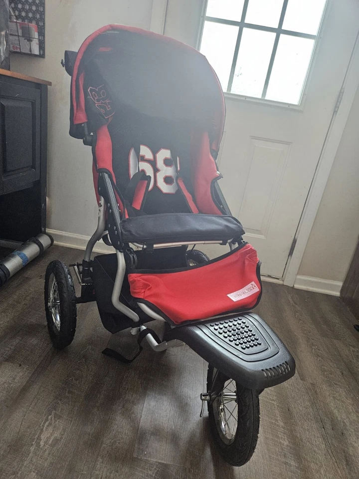 Bebelove Deluxe Single Jogging Stroller with Front Swivel Wheel in Red - Image 2 of 3