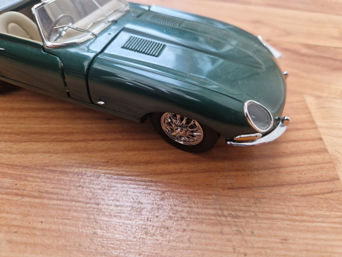 1/24 SCALE FRANKLIN MINT CLASSIC 1961 JAGUAR E-TYPE ROADSTER