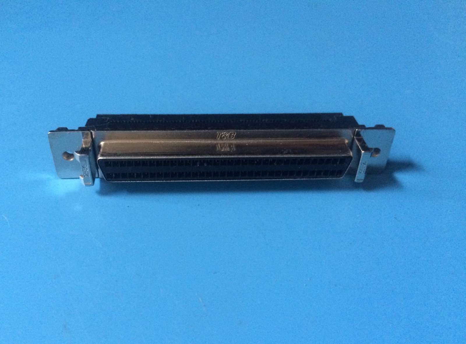 311-068SM29N THOMAS & BETTS CONNECTOR 68 POSITION IDC 2-56 CABLE LATCH W/O RAILS