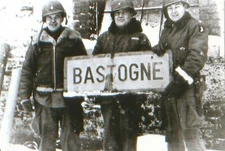 USA WW II Photo ---  Battle Of BASTOGNE ...