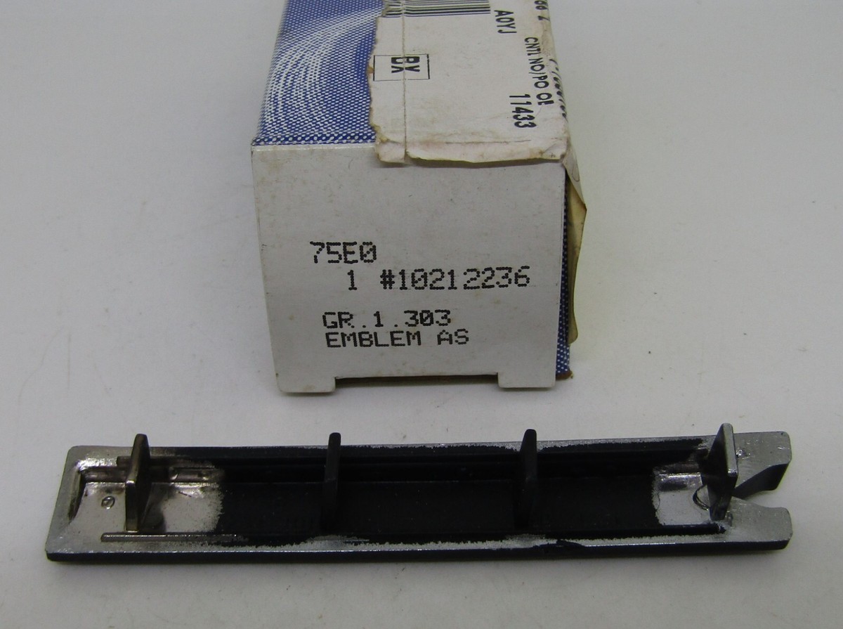 NEW GENUINE GM GENERAL MOTORS OEM BUICK EMBLEM ASSEMBLY PART NO  