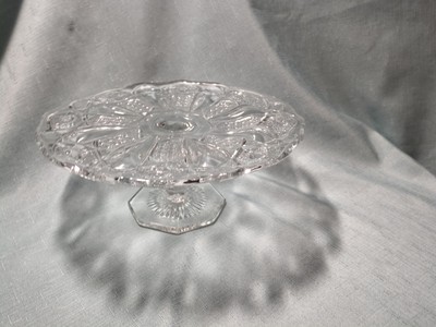 L.E. Smith ''American Heritage Collection'' #317 - ''Quintec'' footed cake plate