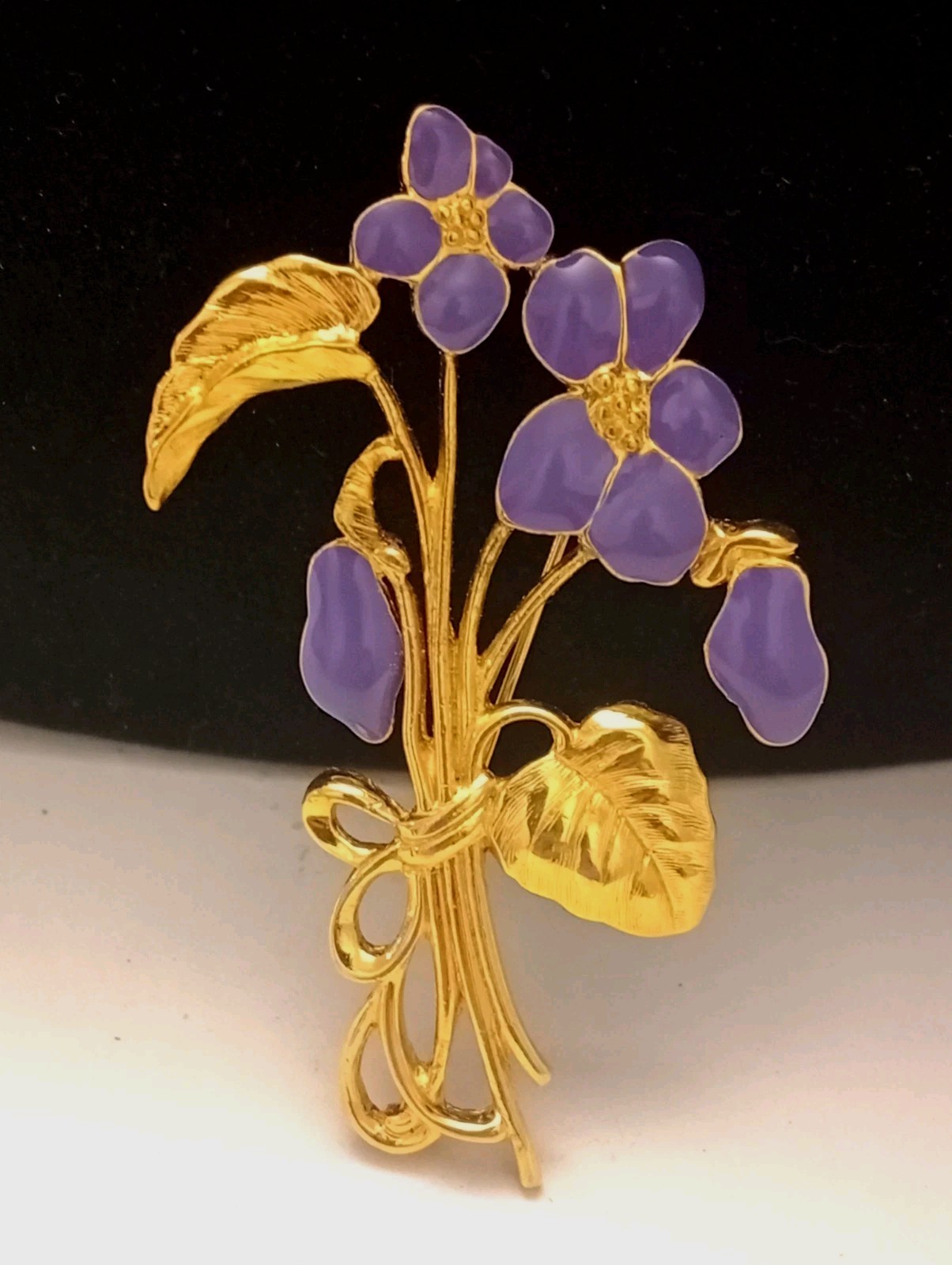 MONET Signed Violet Purple Enamel Flower Brooch Gold Tone Vintage