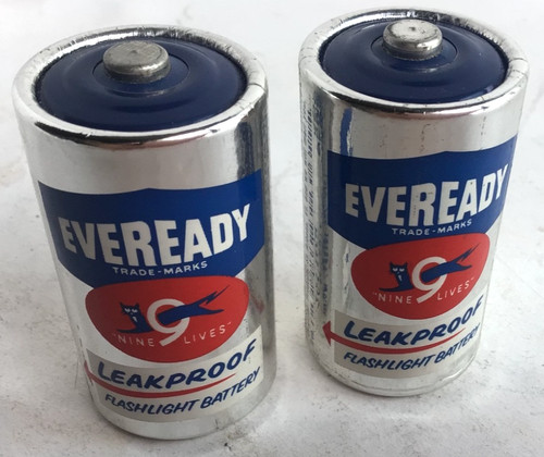 Lot of 2 Eveready #950 Black Cat Size D Batteries Battery 1960s Vintage Working