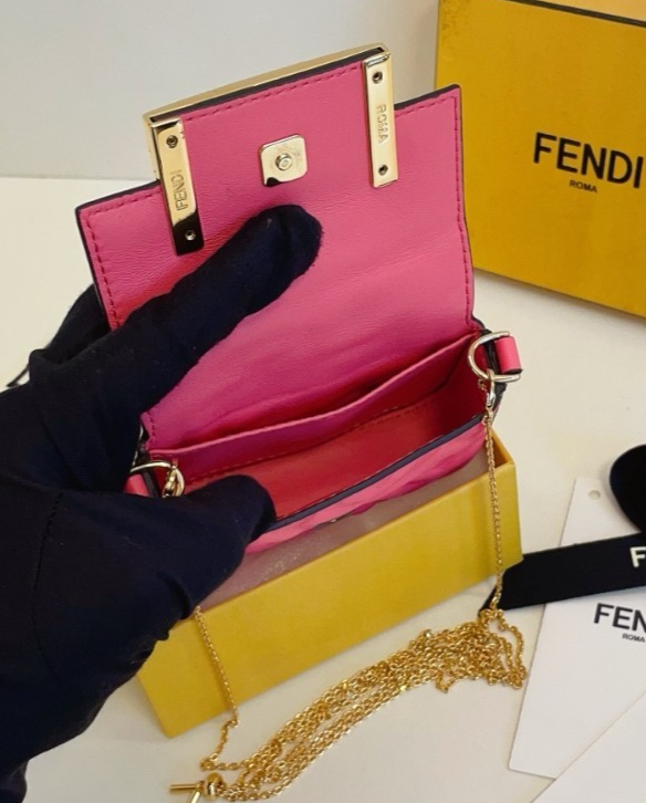 フェンディ NANO BAGUETTE ミニチェーンポーチ ゴールド 未使用 Fendi Nano Baguette Purse Chain bag mini Pink Gold Women | eBay
