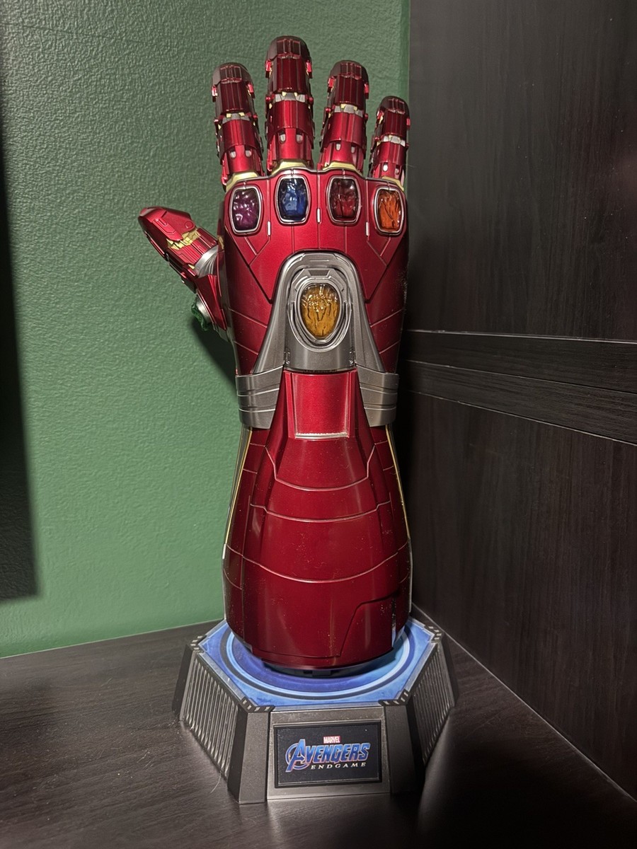 Hot Toys 1:1 Life-Size Nano Gauntlet - Prop Replica - Marvel 