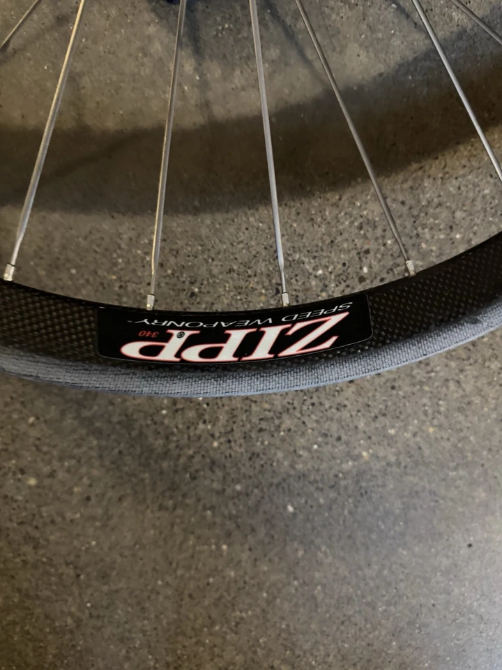 Juego de ruedas de carbono Zipp ~58 mm tubular (llanta-freno, QR) — buje libre HG Foto 3 de 4