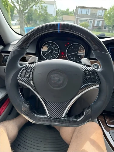 Volante de fibra de carbono para BMW E90 E92 E93 M3 328i 335i 135i con cubierta Foto 3 de 4