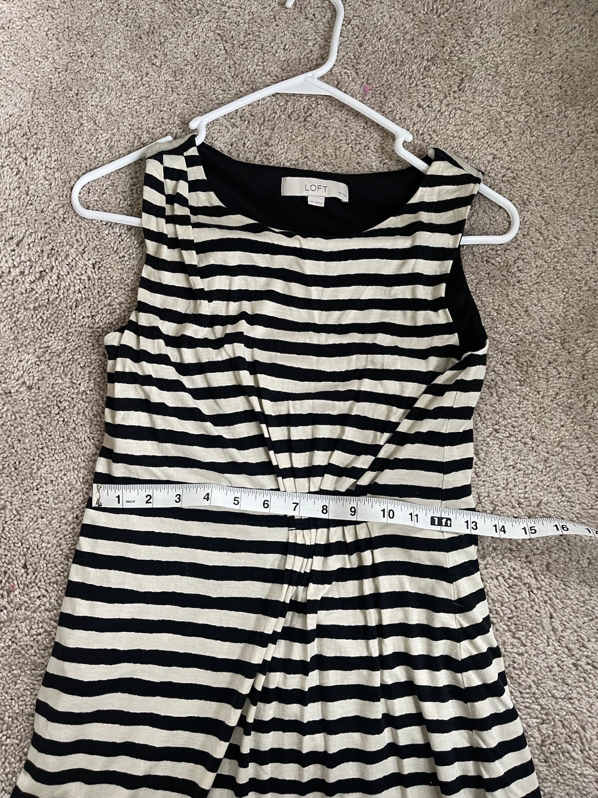 OFF WHITE Abito arricciato senza maniche Ann Taylor LOFT nero spento a righe bianco taglia S P