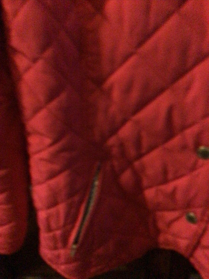 Chaqueta Crown & Ivy para mujer talla pequeña roja acolchada acolchada dorada cremallera a presión, bolsillos Foto 4 de 4