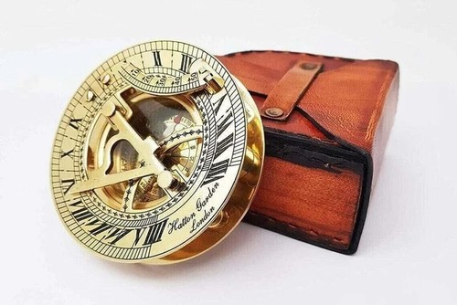 Sundial Calendar Pocket Compass Leather Case Vintage Nautical | Gift For Anyone - 第 1/6 張圖片