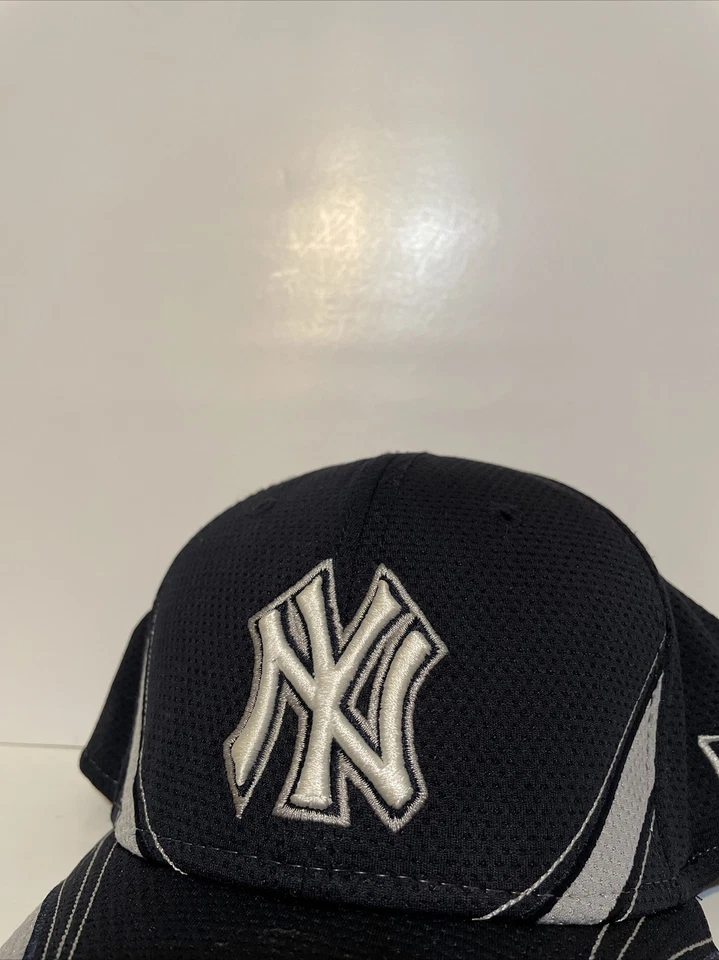 Vintage New York Yankees New Era Fitted Hat Size Small/Medium - Image 2 of 4