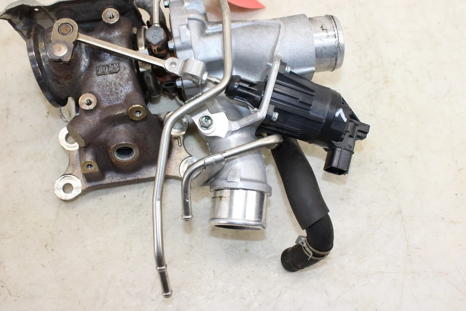 Turbocompresor izquierdo Infiniti Q60 2017-2020 3,0 L 144115CA5D OEM JF87 Foto 3 de 4