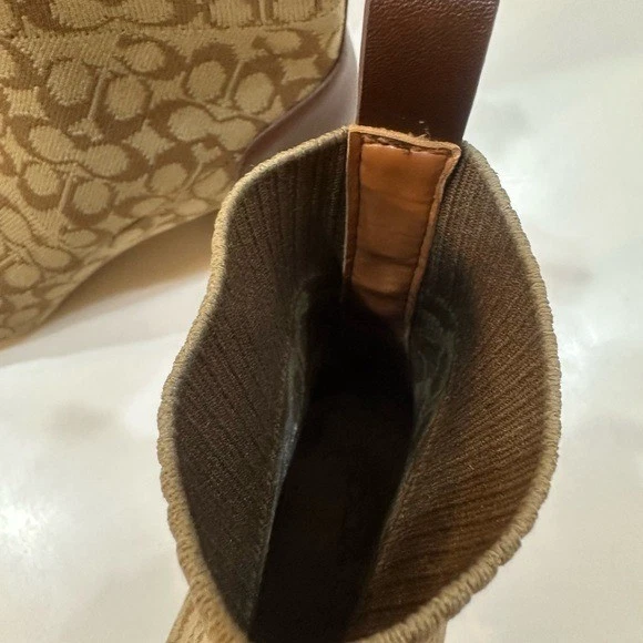 Botines Coach Neeka Tejidos Caqui Nogal Firma Borde Dorado Logotipo Talla 7B Foto 4 de 4