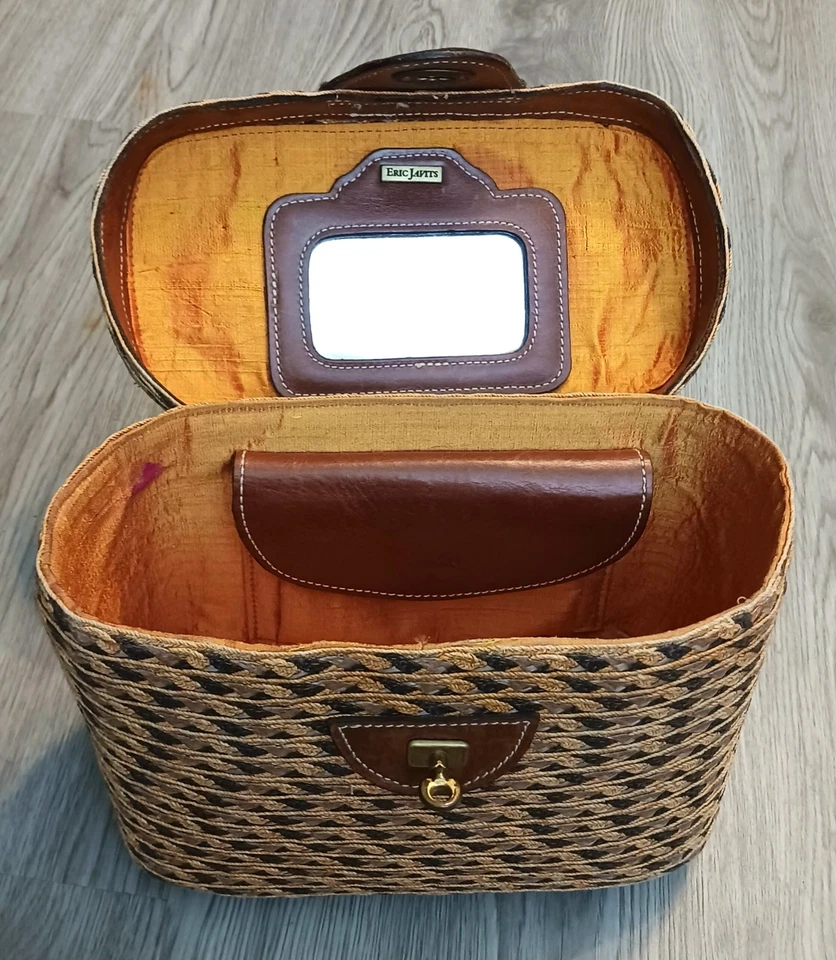 De colección. Bolso de mano 'Eric Javits' tejido, cordón de rafia y cuero Foto 3 de 4