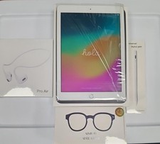 Apple iPad 6th Gen 32 GB, Wi-Fi, 9.7 in - Silver Complete Tech Bundle