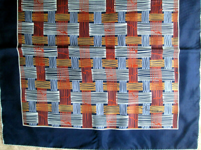 Foulard En Soie 100% VIVIENNE Vintage - Dimensions 86 X 87 Cm - Bleu Nuit à Motif
