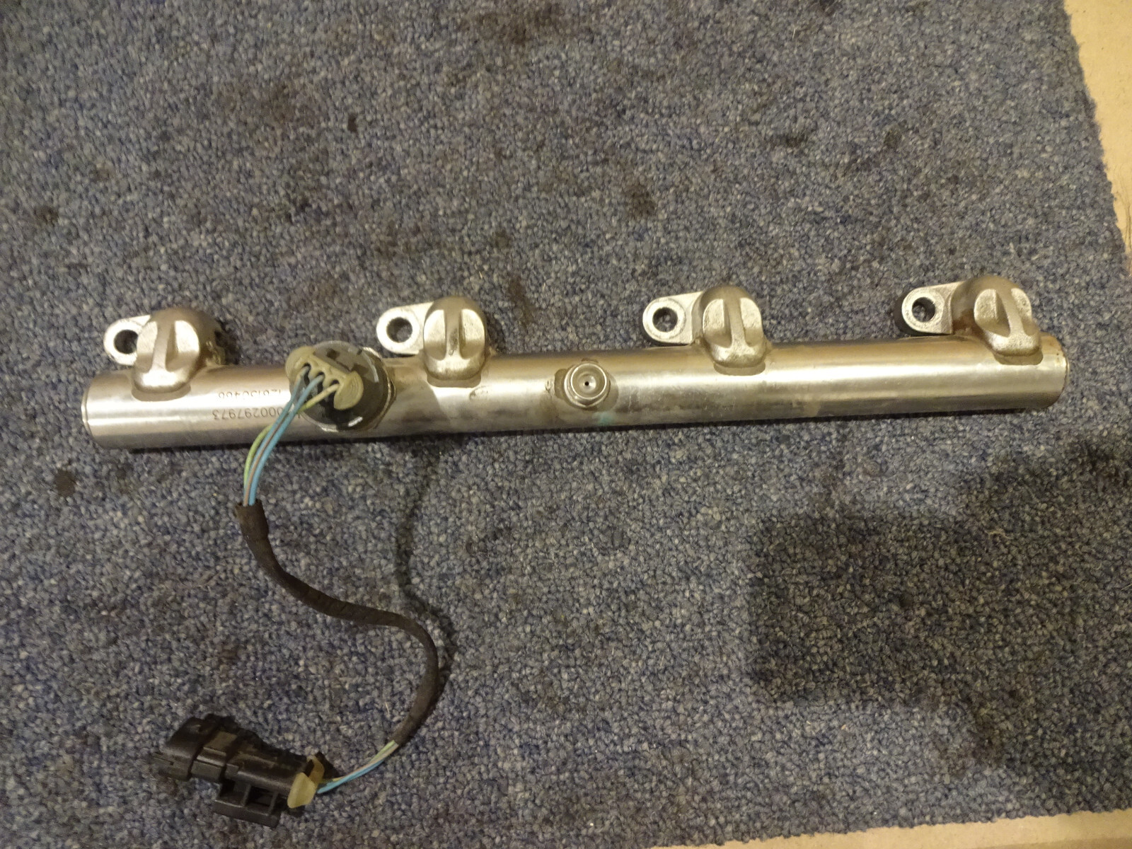 Ferrari 488, California t - Fuel Injection Tube/ Rail (No Injectors)- P/N 326631