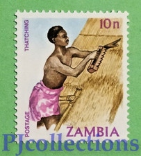 5372- ZAMBIA 1981 LIFE AND CULTURE - THATCHING 10n MNH