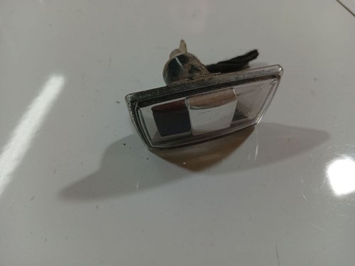 13228580 Seitenblinker (Kotflügelblinker) Vorne Linke 13 228 580 DE2601104-96