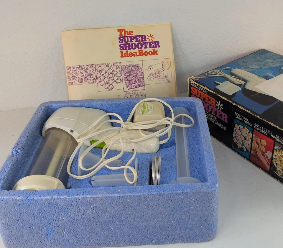 Vintage WEAR-EVER Super Shooter Electric Food Gun/Cookie Press 70123 - Image 3 of 4
