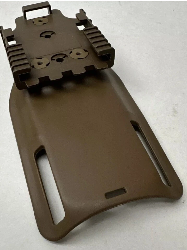 Safariland 6075UBL MS22 Low-Ride UBL Belt Adapter w/ QLS-22 Quick Detach Coyote - Image 2 of 3