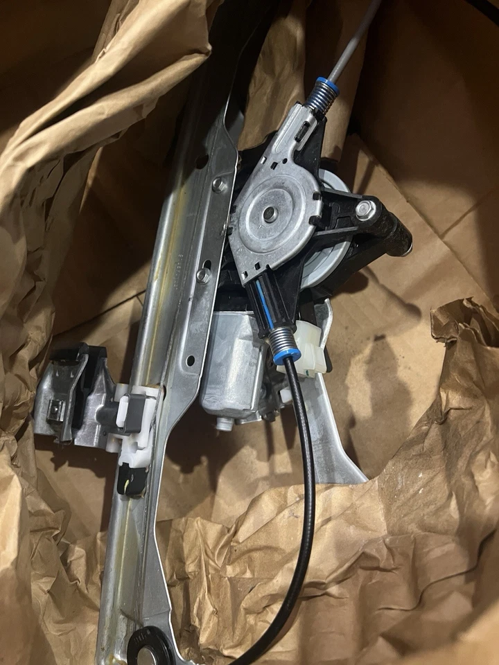 Nuevo regulador de ventana de puerta delantera izquierda Chevrolet 06-11 HHR 22714332 GM OEM Foto 4 de 4