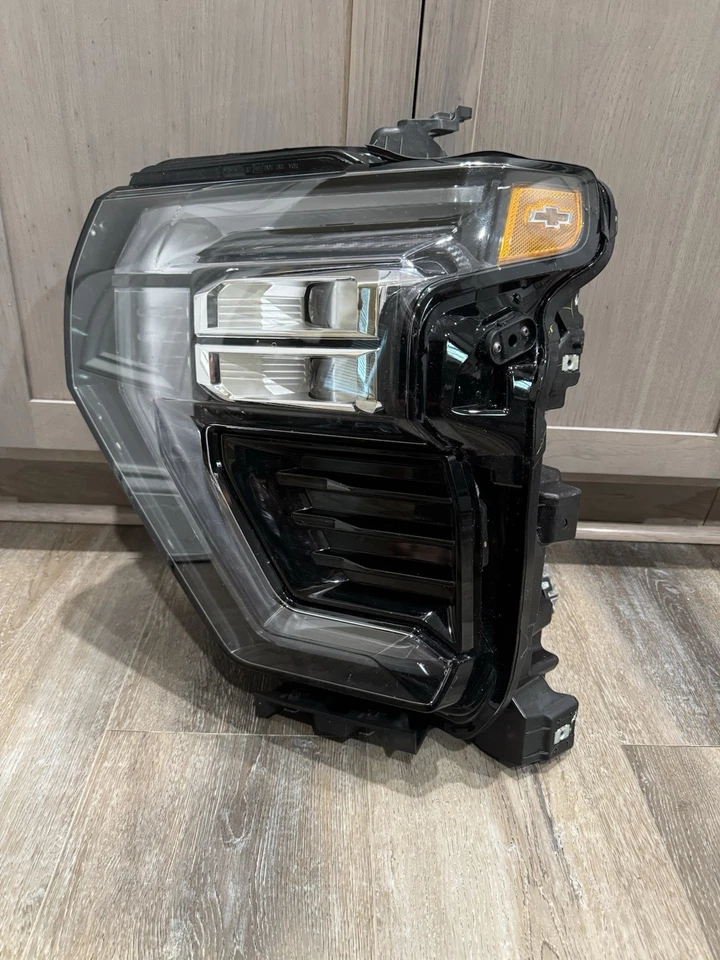 Faro delantero izquierdo Chevrolet Silverado 2500/3500HD 2024-2025 OEM 85044248 Foto 4 de 4