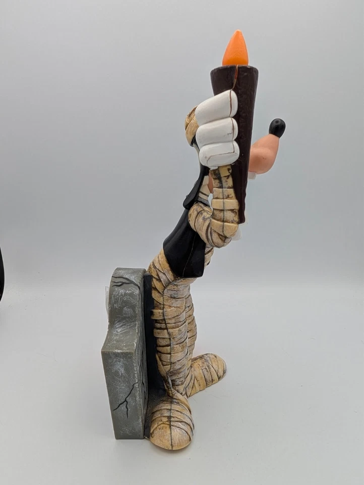 Figura de colección 1999 Disney Halloween Goofy en momia disfraz en patio de tumbas Foto 4 de 4