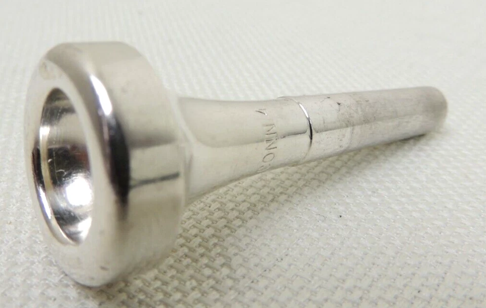 Boquilla Corneta Conn 4 Plata De Colección Original Limpia Desinfectada ¡Envío Gratis! Foto 3 de 4