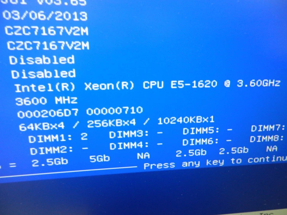 Estación de trabajo HP Z420 Xeon E5-1620 @ 3,6 GHz / 4 GB / SIN DISCO DURO - Viene con 3 Caddys Foto 3 de 4