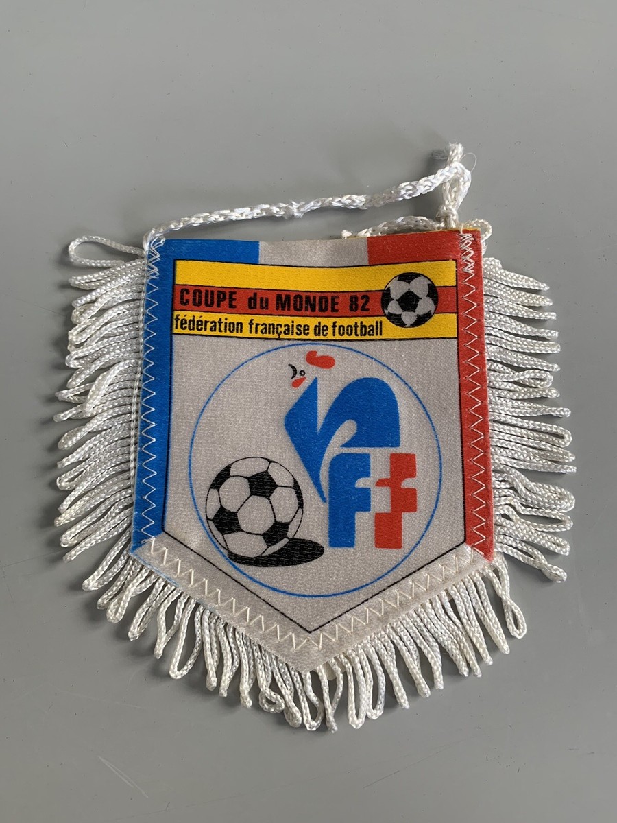 COUPE DU MONDE 82 FANION FOOTBALL PENNANT LES 24