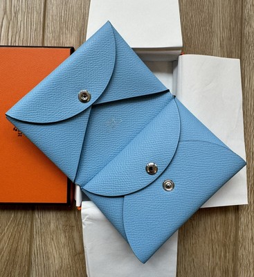 Portefeuille Hermès Calvi Duo En Cuir Epsom Neuf Avec étiquettes - Couleur Etoupe/Calcaire