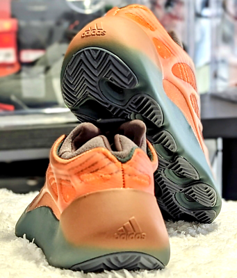 Adidas Yeezy 700 V3 Copper Fade Men's GY4109 Size 10.5