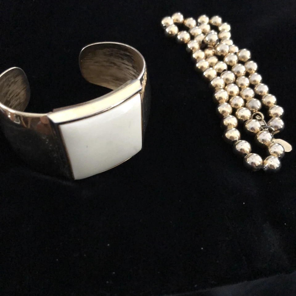 Collar Park Lane Brazalete Avon Brazalete y Pendientes a Juego Tono Dorado y Marfil Foto 3 de 4