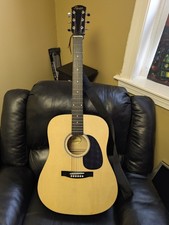 Guitarra Acústica Squier de Fender Modelo 093-0300-021 Excelente Estado